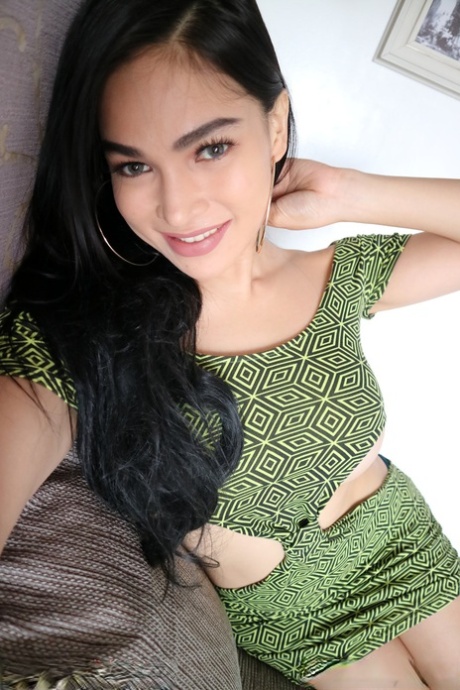 Marvelous shemale TS Filipina reveals her sexy tits & nipples in a solo